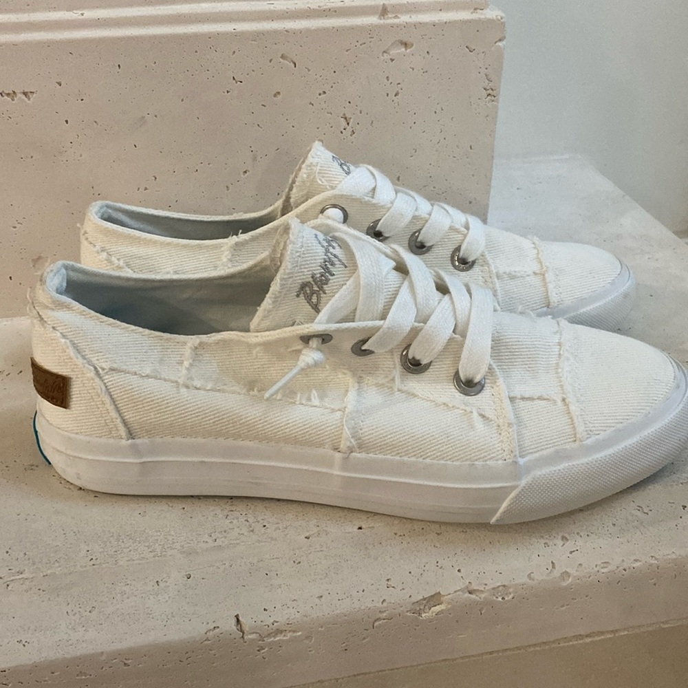 New white blowfish shoes
